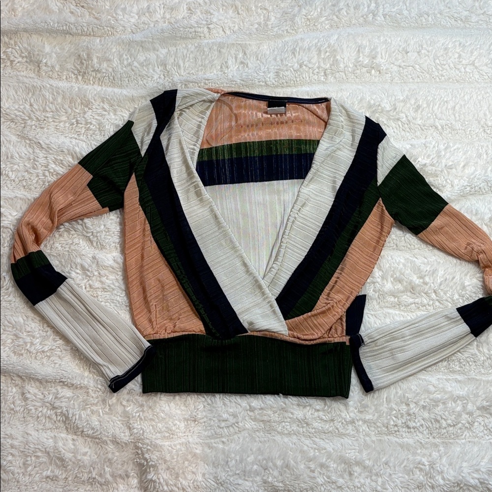 Privy low cut blouse​​​​​​​​